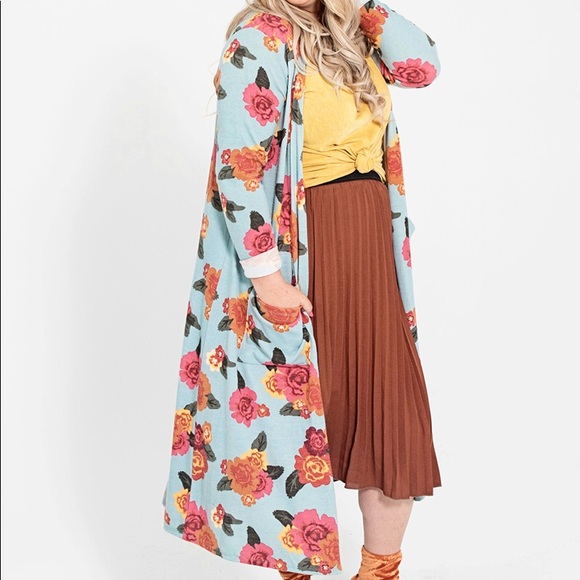 LuLaRoe Tops - Lularoe floral Sarah.